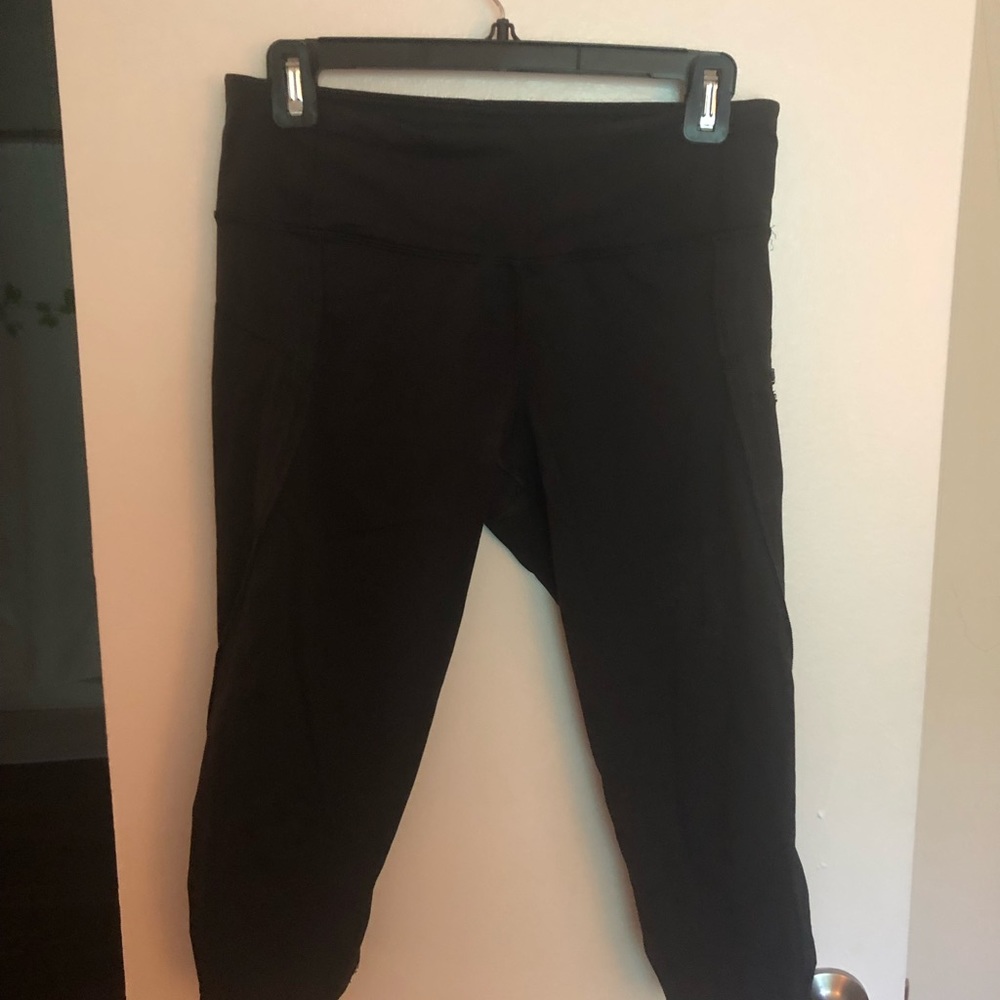 Black lululemon crops